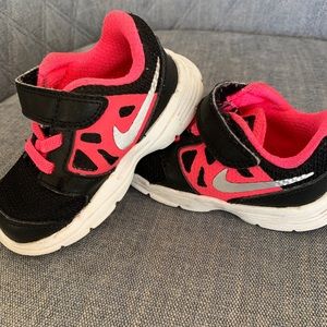 Sz 5c toddler girl pink & black Nike sneakers